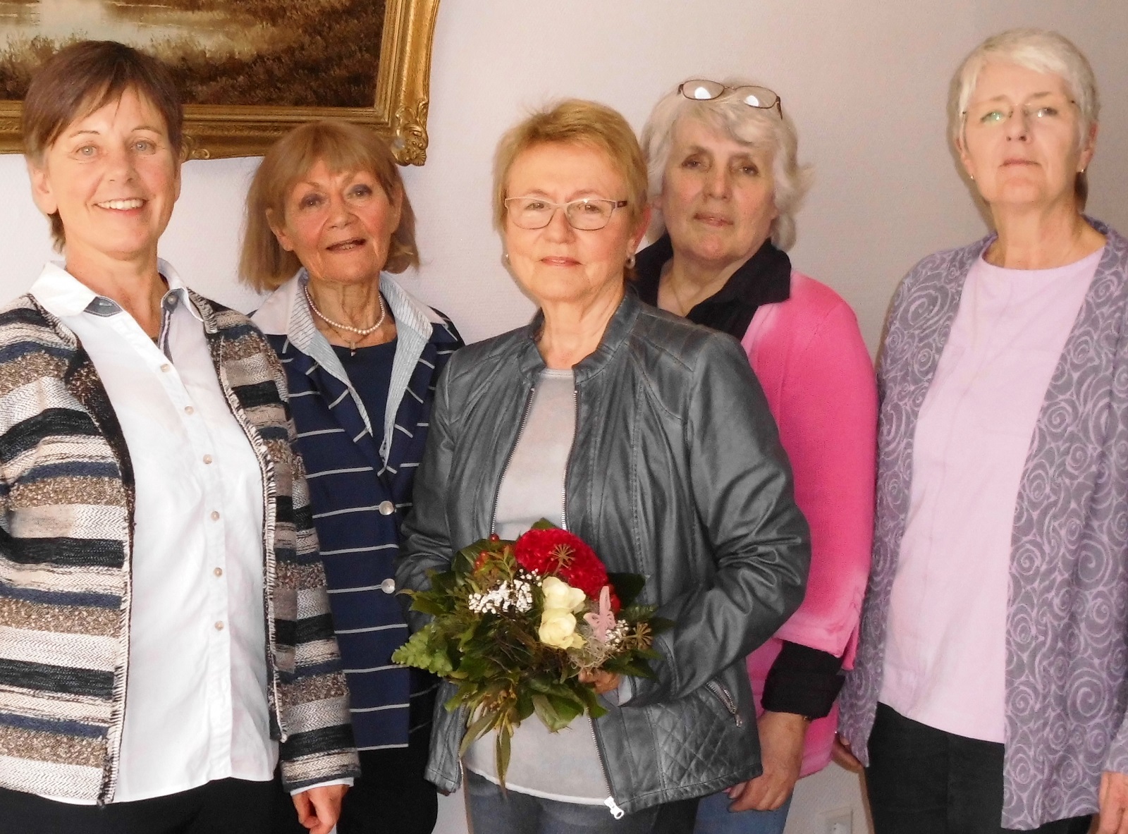 Der wiedergewählte Vorstand der Senioren Union Bramsche: Gisela Zahr, Herma Surendorff, Sigrid Hoekstra und Margot Tenfelde mit der Vorsitzenden der CDU Bramsche, Imke Märkl. (v.r.) Der wiedergewählte Vorstand der Senioren Union Bramsche: Gisela Zahr, Herma Surendorff, Sigrid Hoekstra und Margot Tenfelde mit der Vorsitzenden der CDU Bramsche, Imke Märkl. (v.r.)