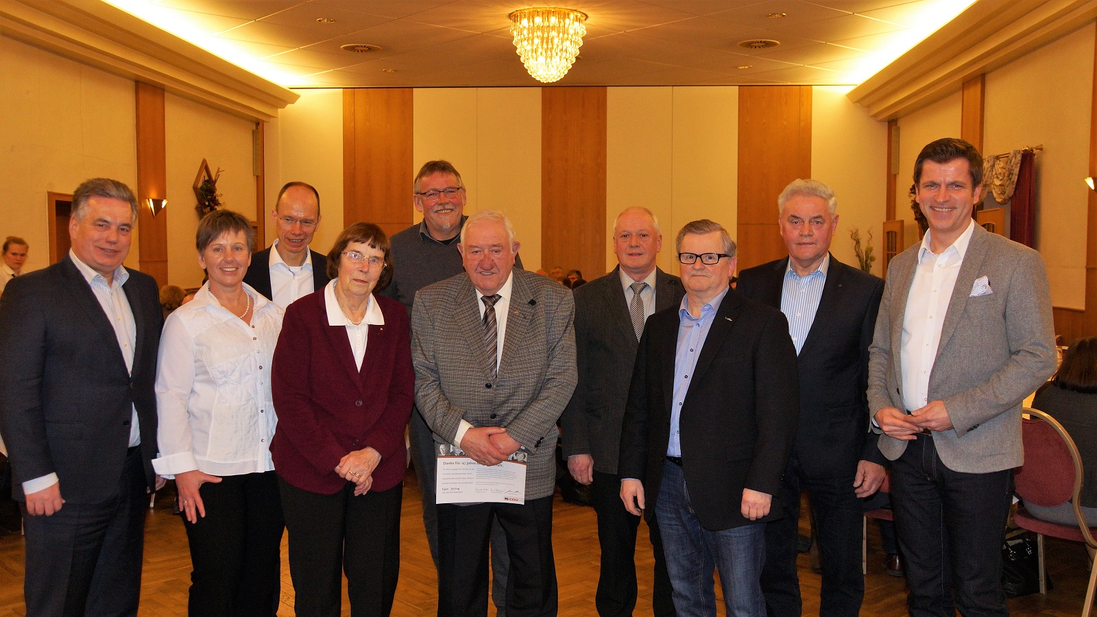 Ehrengäste und Jubilare beim CDU-Spanferkelessen: Clemens Lammerskitten, Imke Märkl, Michael Lübbersmann, Renate Hartong, Mathias Sahm, Egon Jürling, Wilhelm Klein-Endebrock, Ernst-August Rothert, Hermann Borcherding, André Berghegger Ehrengäste und Jubilare beim CDU-Spanferkelessen: Clemens Lammerskitten, Imke Märkl, Michael Lübbersmann, Renate Hartong, Mathias Sahm, Egon Jürling, Wilhelm Klein-Endebrock, Ernst-August Rothert, Hermann Borcherding, André Berghegger