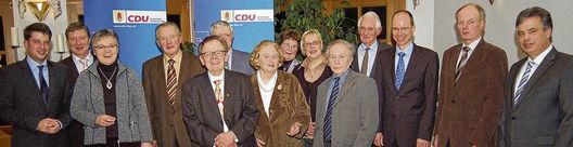 Geehrte und Gratulanten beim traditionellen Spanferkelessen der CDU Bramsche